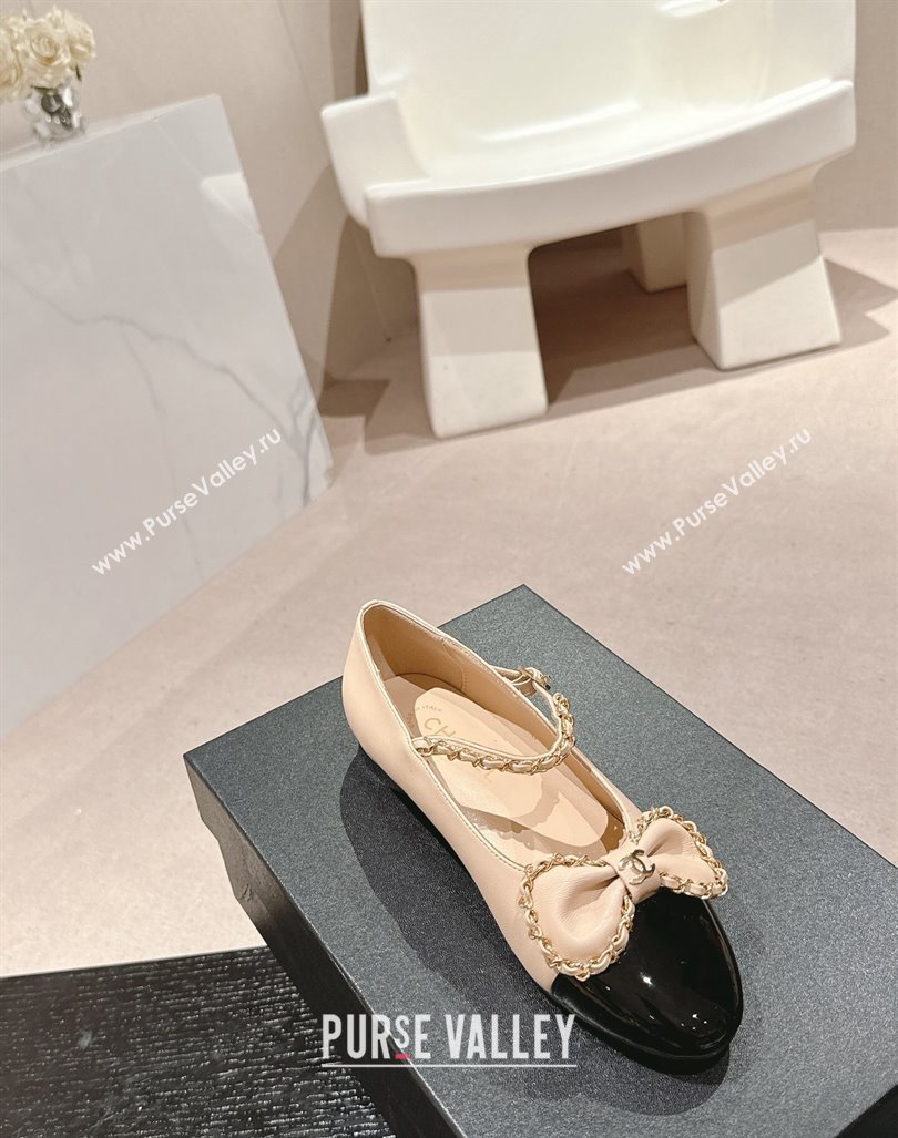 Chanel Calfskin Patent Mary Janes Ballet Flats with Bow and Chain Beige 2024 CH101629 (MD-241016114)