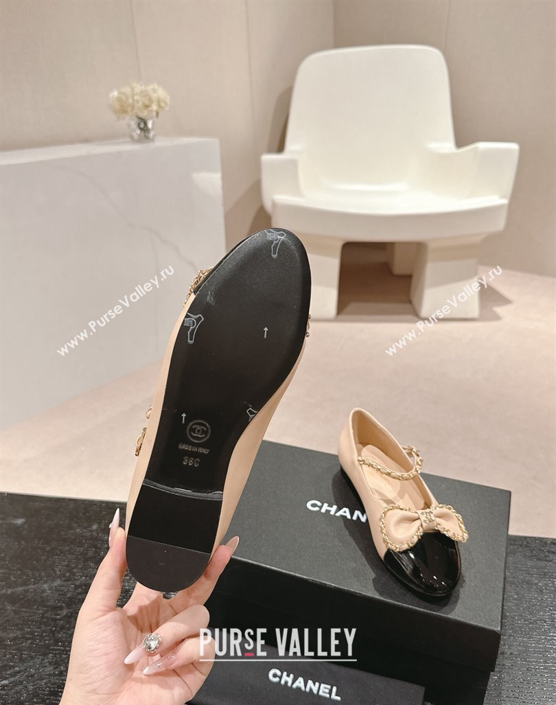 Chanel Calfskin Patent Mary Janes Ballet Flats with Bow and Chain Beige 2024 CH101629 (MD-241016114)