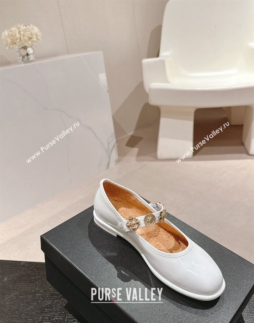 Chanel Patent Calfskin Mary Janes Ballet Flat with Charm White 2024 G45778 (MD-241016119)