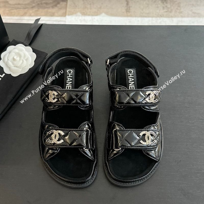 Chanel Patent Calfskin Flat Strap Sandals with Strass CC Black 2025 CH041719 (MD-250417091)