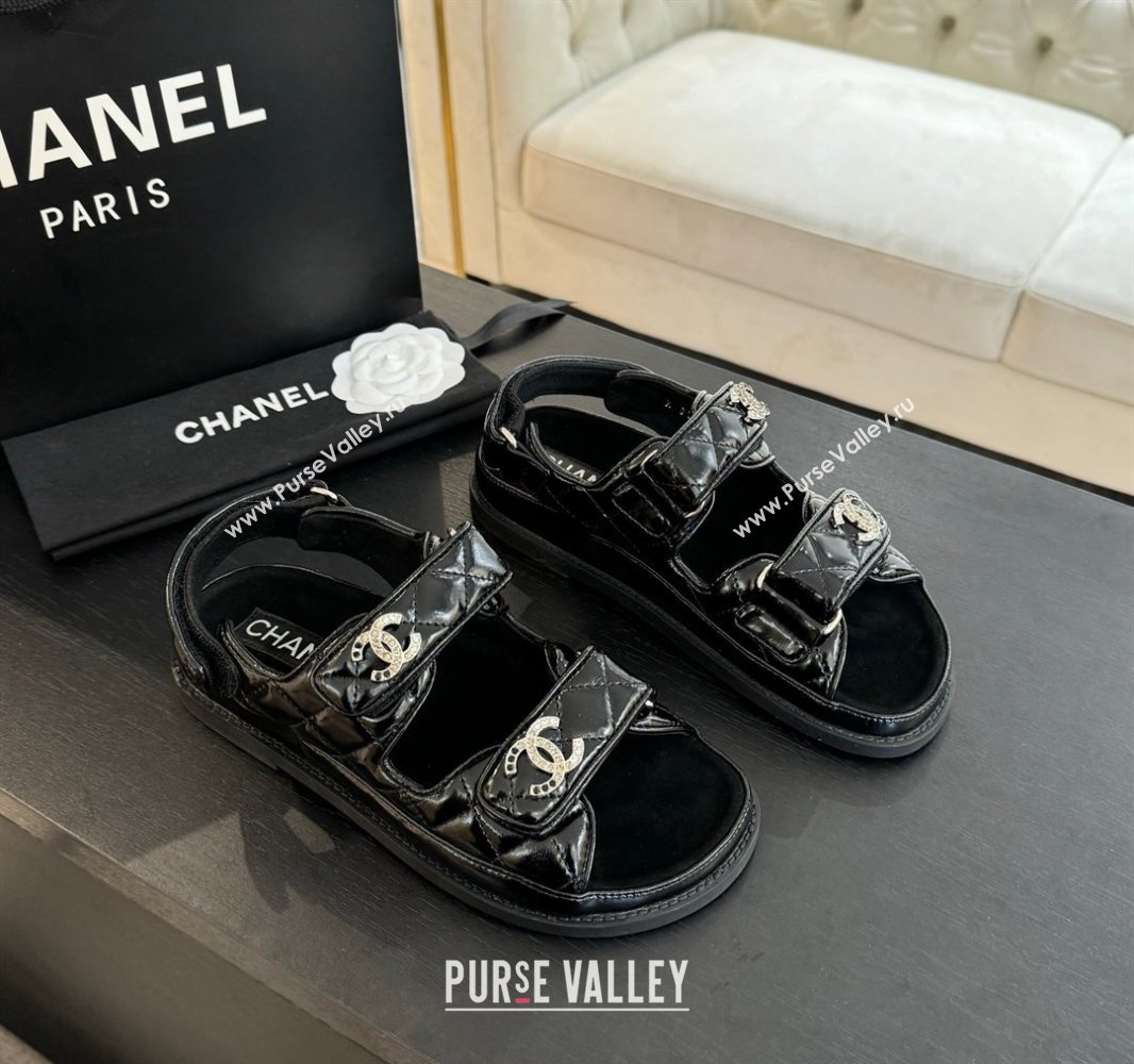 Chanel Patent Calfskin Flat Strap Sandals with Strass CC Black 2025 CH041719 (MD-250417091)
