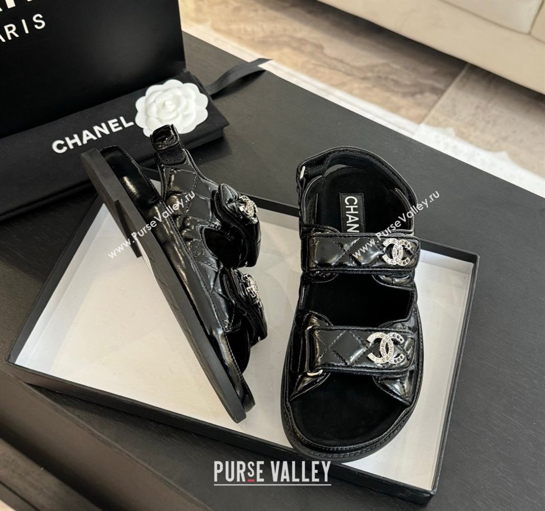 Chanel Patent Calfskin Flat Strap Sandals with Strass CC Black 2025 CH041719 (MD-250417091)