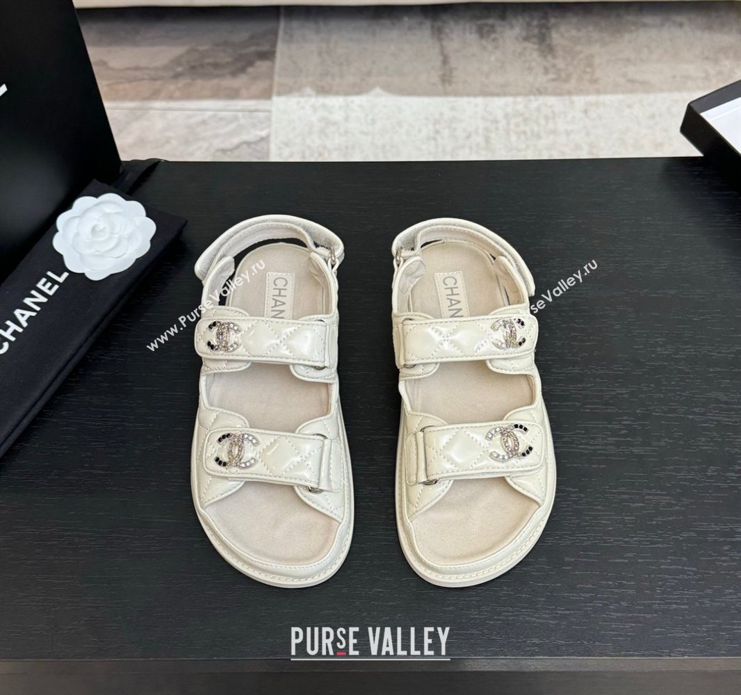 Chanel Patent Calfskin Flat Strap Sandals with Strass CC White 2025 CH041719 (MD-250417093)