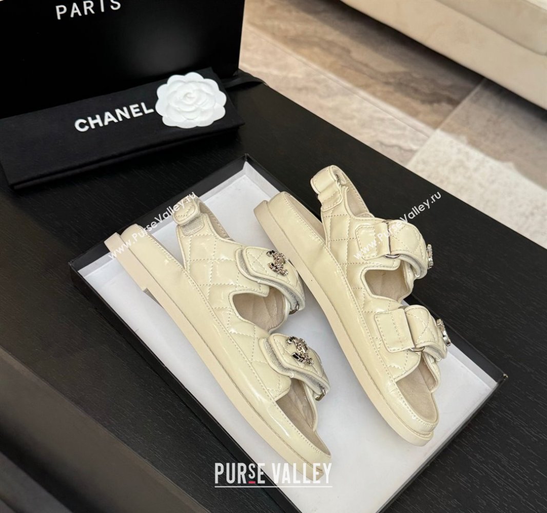 Chanel Patent Calfskin Flat Strap Sandals with Strass CC White 2025 CH041719 (MD-250417093)