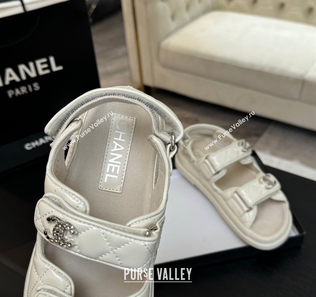 Chanel Patent Calfskin Flat Strap Sandals with Strass CC White 2025 CH041719 (MD-250417093)