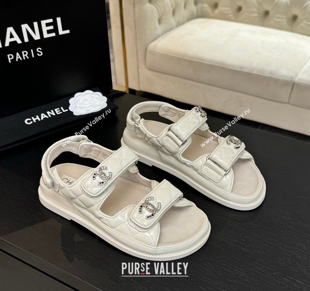 Chanel Patent Calfskin Flat Strap Sandals with Strass CC White 2025 CH041719 (MD-250417093)