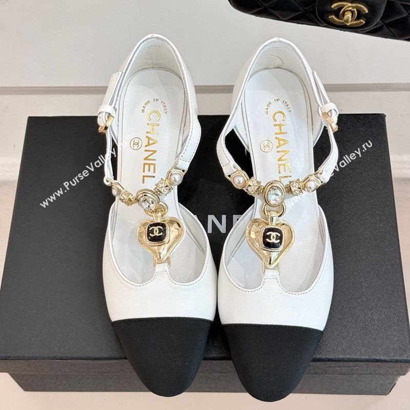 Chanel Lambskin Grosgrain Mary Janes Pumps 5.5cm with Heart Chain Charm White 2025 CH041723 (MD-250417138)