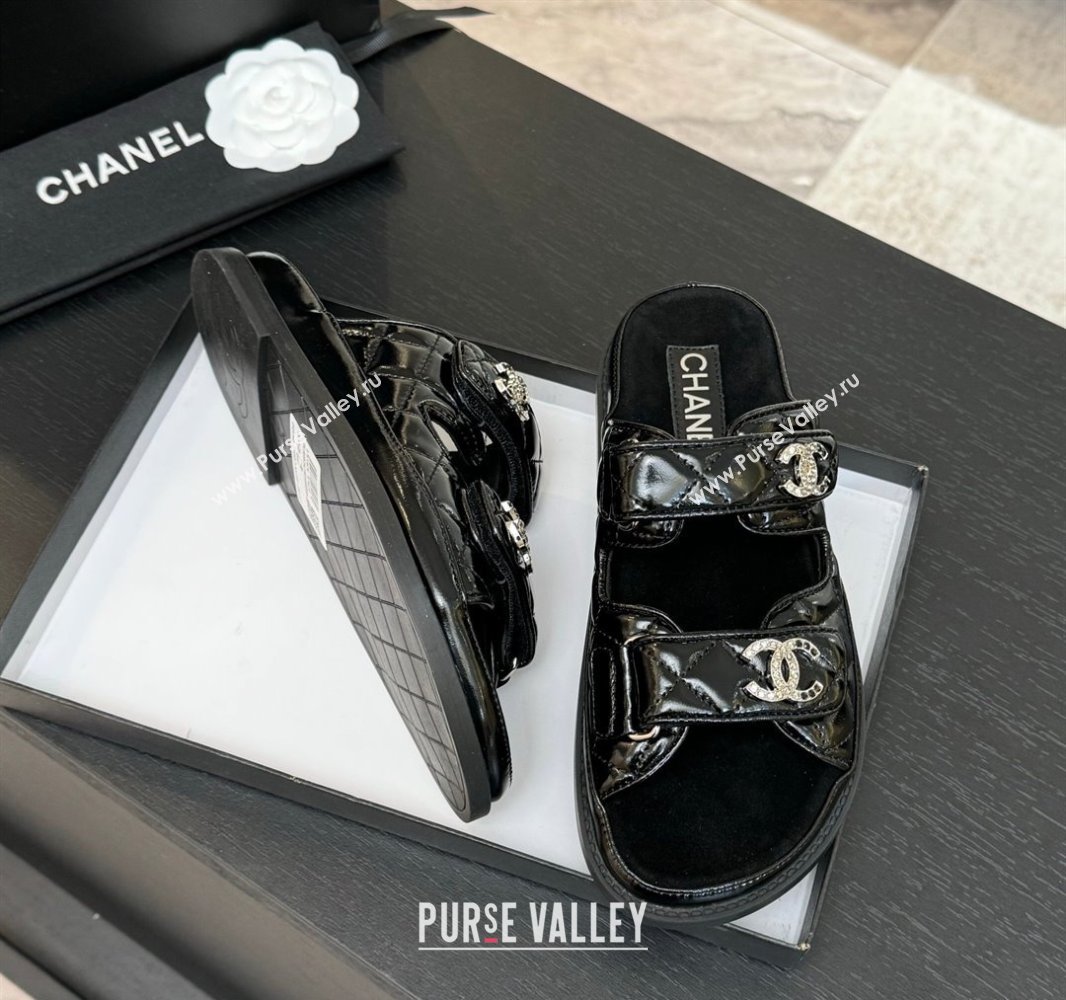 Chanel Patent Calfskin Flat Strap Slides Sandal with Strass CC Black 2025 CH041719 (MD-250417097)