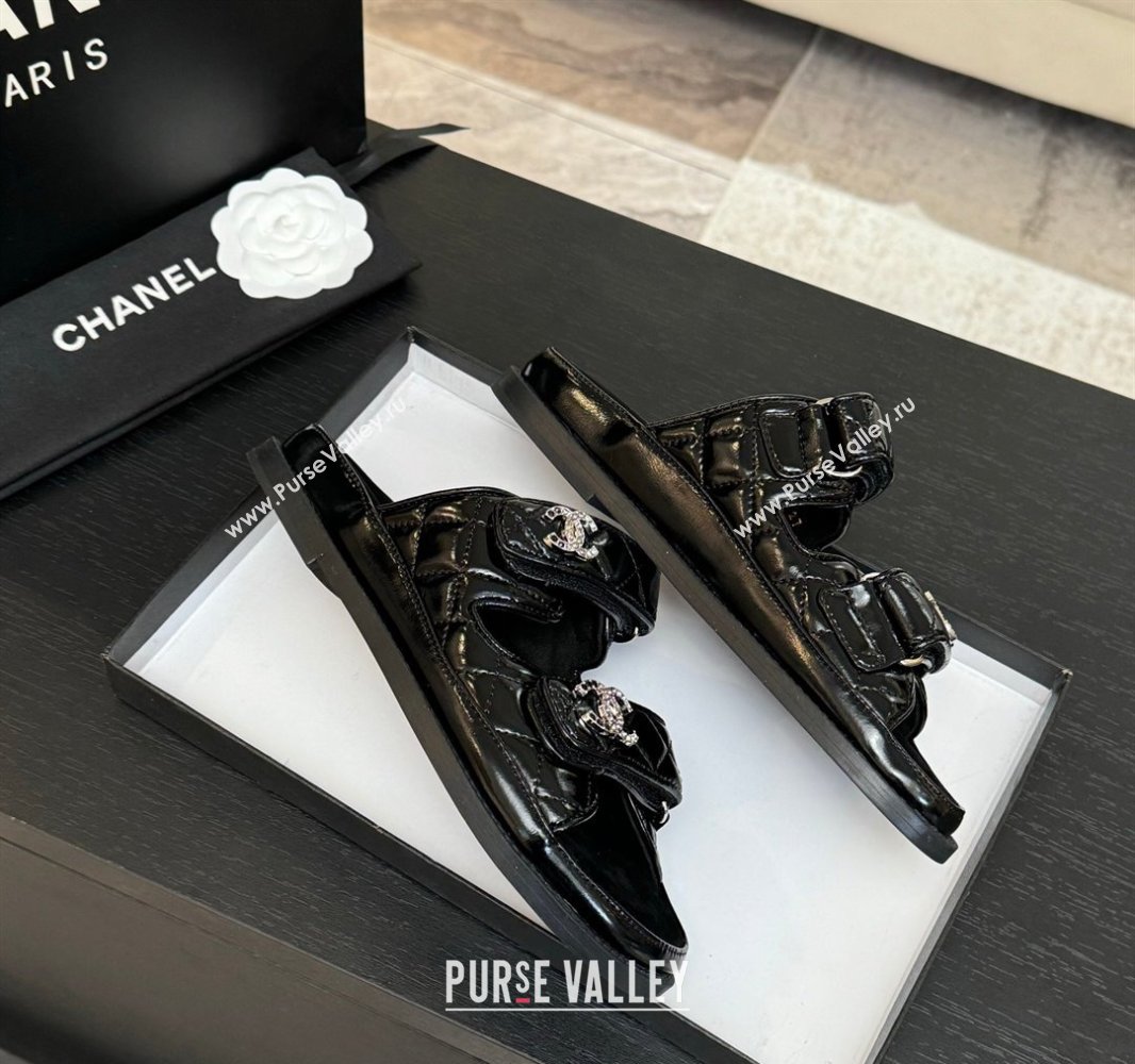 Chanel Patent Calfskin Flat Strap Slides Sandal with Strass CC Black 2025 CH041719 (MD-250417097)