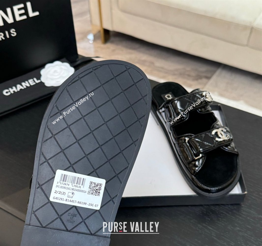 Chanel Patent Calfskin Flat Strap Slides Sandal with Strass CC Black 2025 CH041719 (MD-250417097)