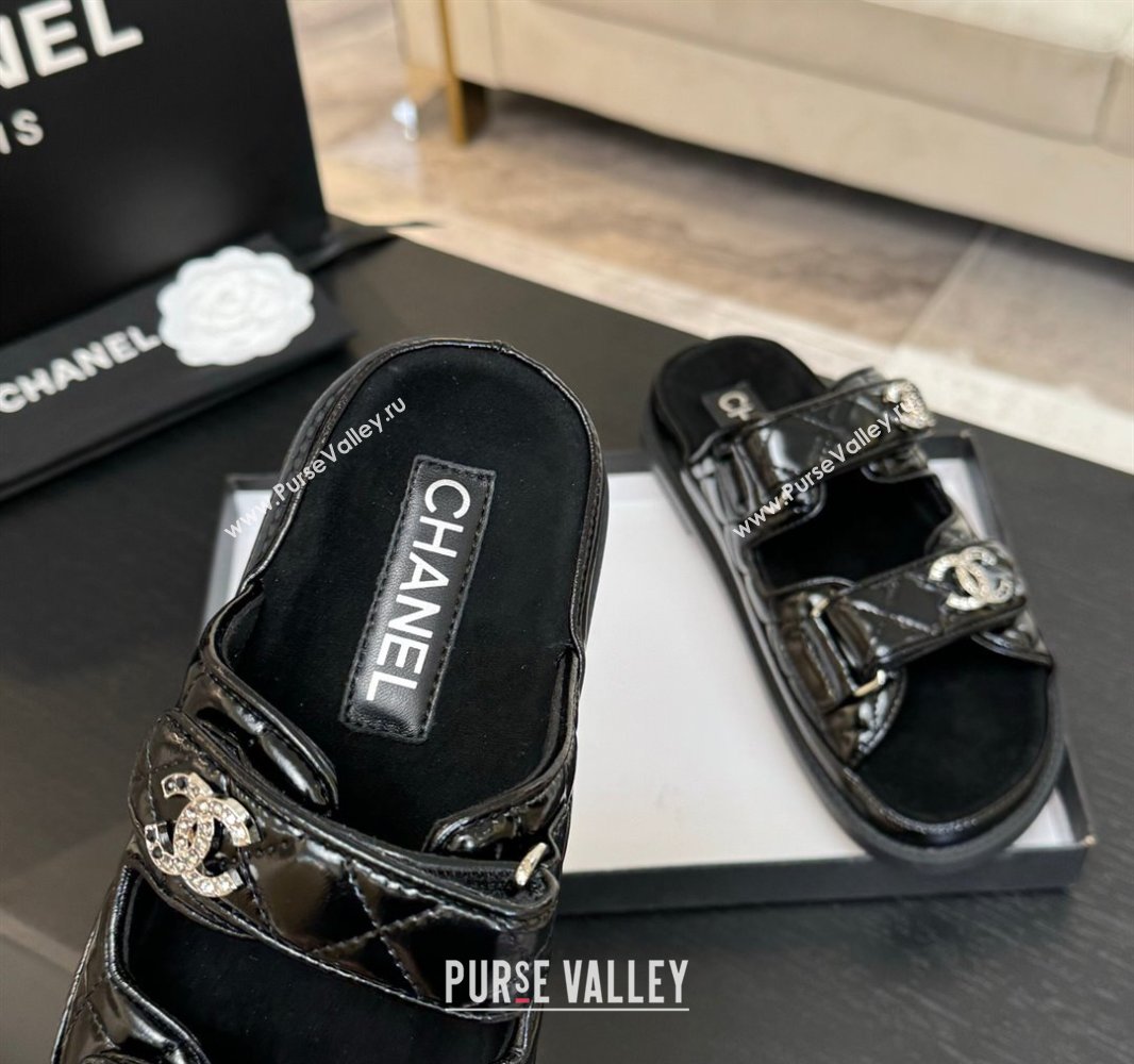 Chanel Patent Calfskin Flat Strap Slides Sandal with Strass CC Black 2025 CH041719 (MD-250417097)