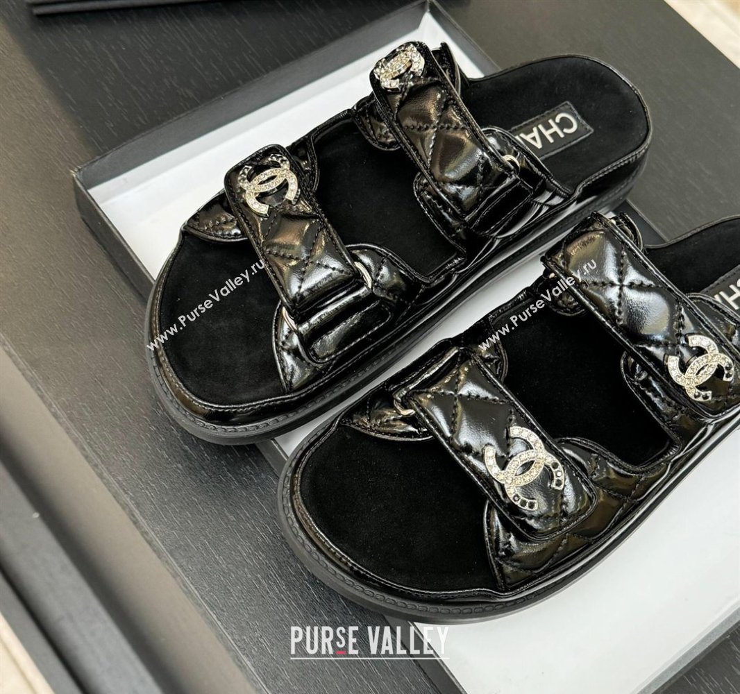 Chanel Patent Calfskin Flat Strap Slides Sandal with Strass CC Black 2025 CH041719 (MD-250417097)