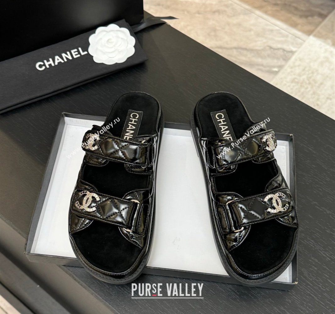 Chanel Patent Calfskin Flat Strap Slides Sandal with Strass CC Black 2025 CH041719 (MD-250417097)