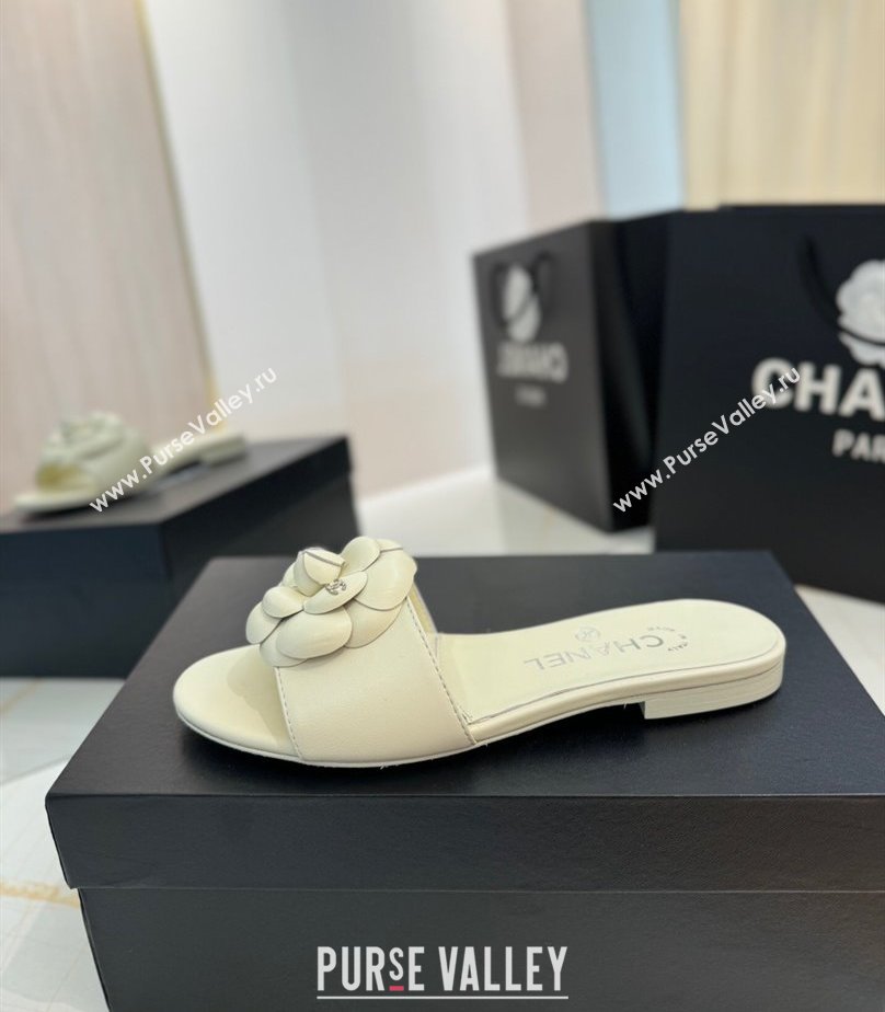 Chanel Camellia Bloom Lambskin Flat Slides Sandal G45499 White 2025 (MD-250417103)