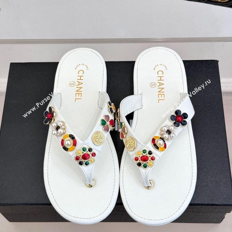 Chanel Lambskin Flat Thong Slide Sandals with Charm White 2025 G46304 (MD-250417078)