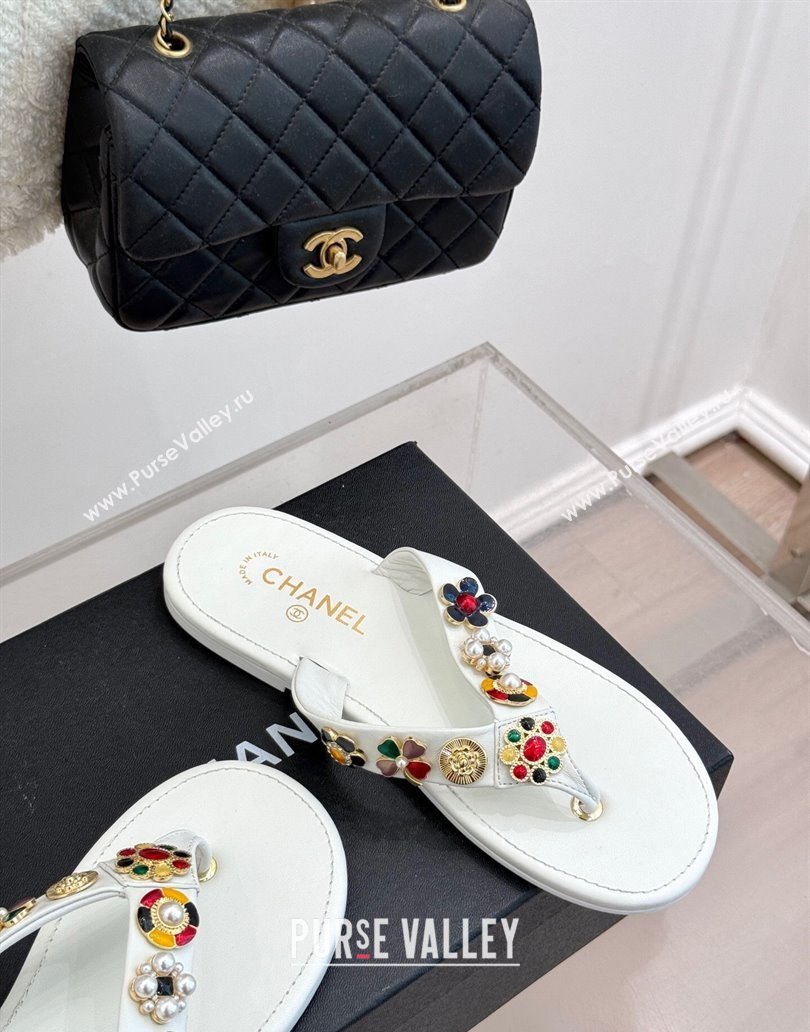 Chanel Lambskin Flat Thong Slide Sandals with Charm White 2025 G46304 (MD-250417078)
