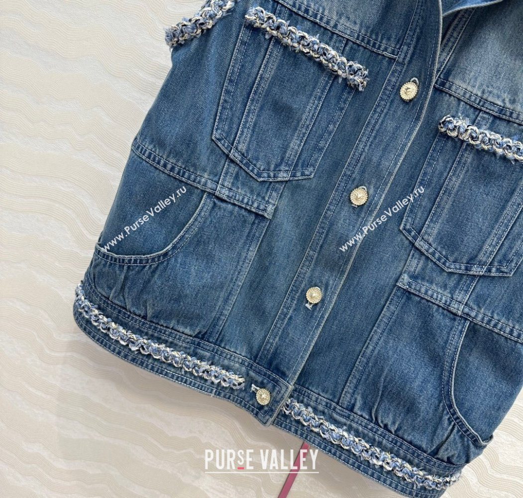 Chanel Blue Denim Vest with Chain Charm 2025 0620 (QI-250620066)