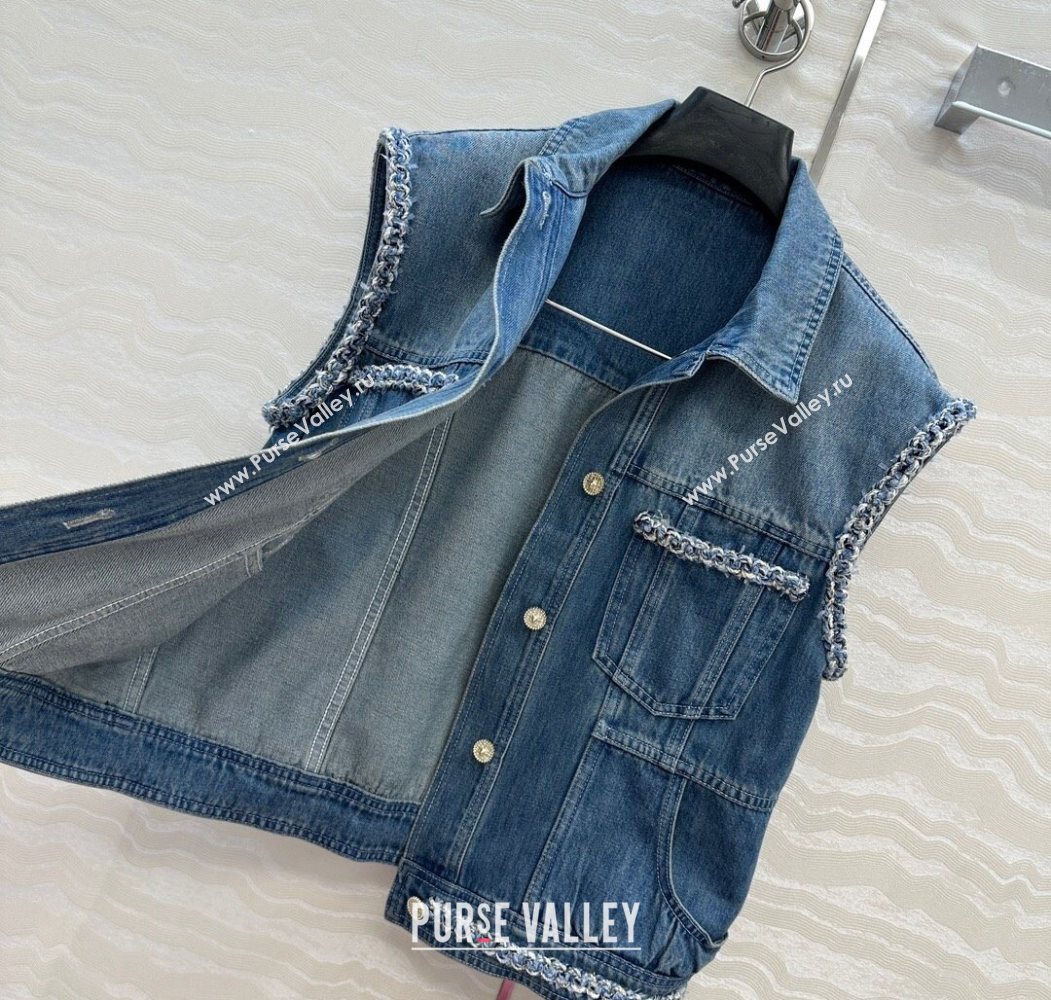 Chanel Blue Denim Vest with Chain Charm 2025 0620 (QI-250620066)