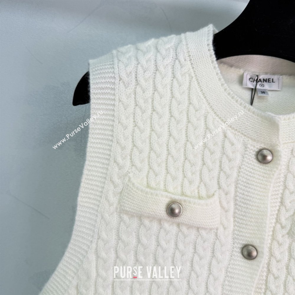 Chanel Knit Vest White 2026 CH031110 (QI-260311083)