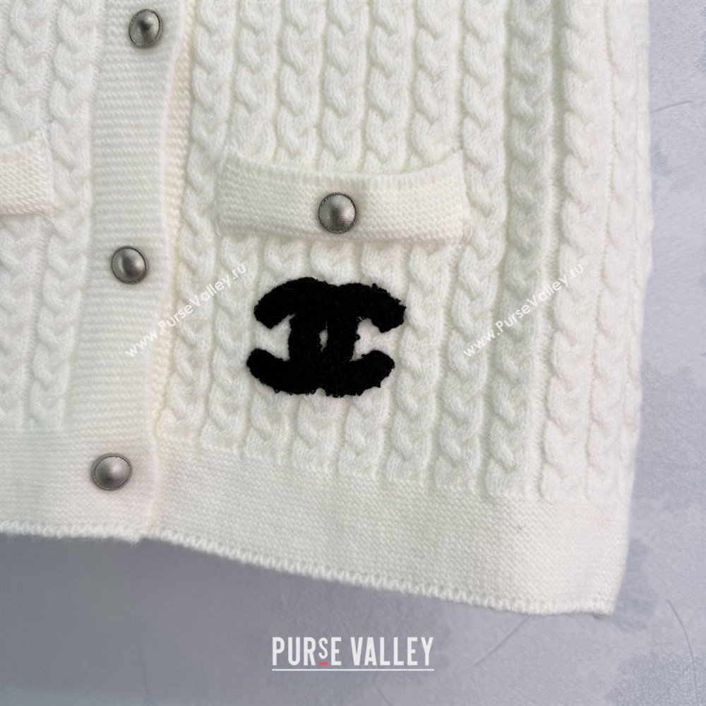 Chanel Knit Vest White 2026 CH031110 (QI-260311083)