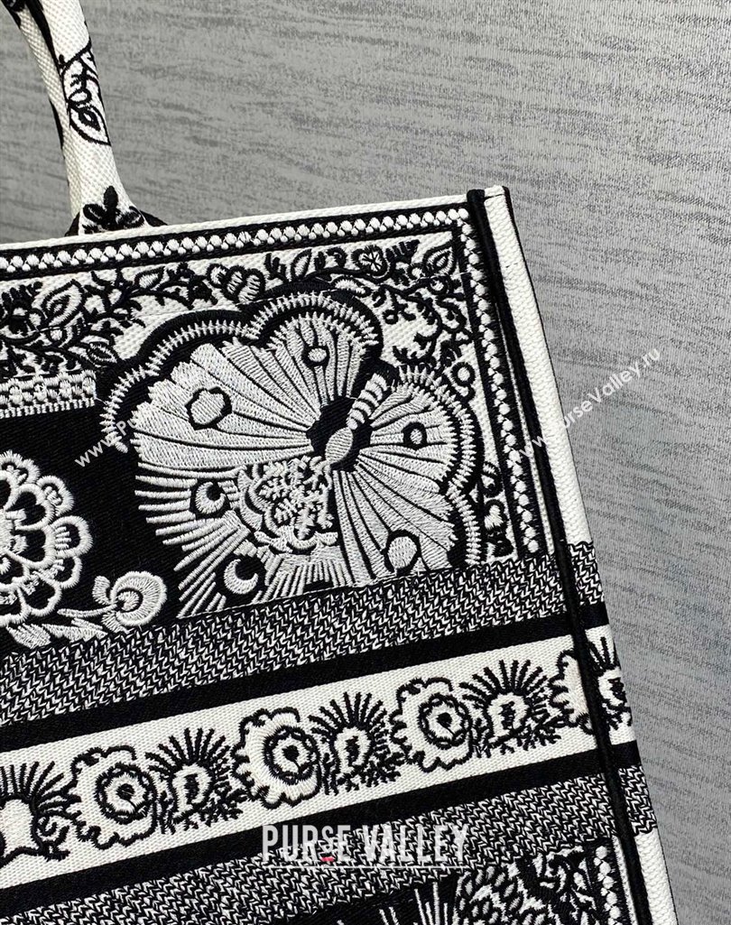 Dior Large Book Tote Bag in Black and White Butterfly Bandana Embroidery 2023 (XXG-231115035)