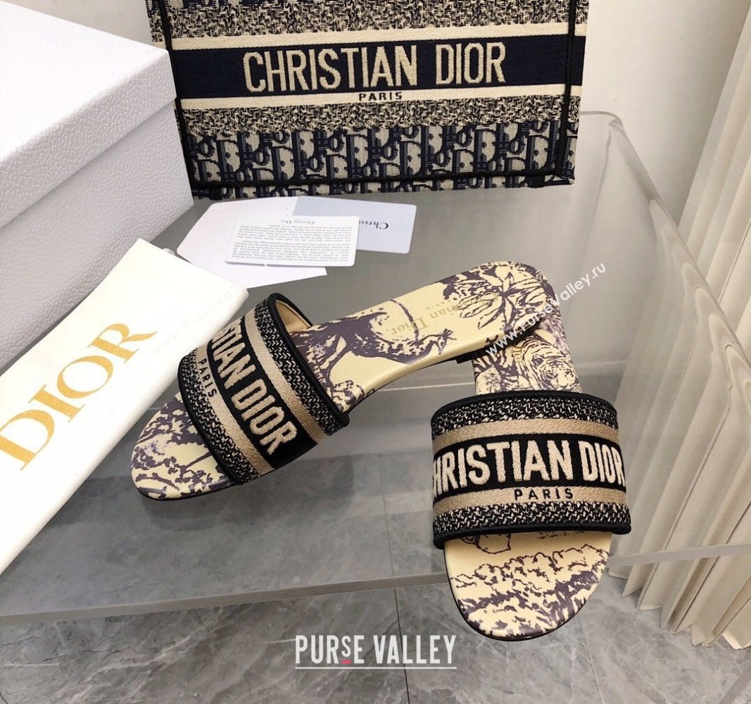 Dior Dway Flat Slide Sandals in Beige Embroidered Cotton with Toile de Jouy Voyage Motif 2024 0326 NO.162 (MD-240326019)