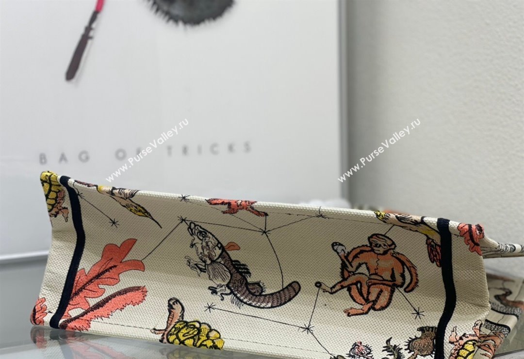 Dior Large Book Tote Bag Bag in White Multicolor Animaux Fantastiques Embroidery 2024 (DMZ-240415082)