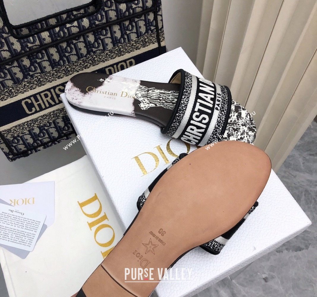 Dior Dway Flat Slides Sandal in Cotton Embroidered with Black and White New York Motif 2024 NO.175 (MD-240702025)