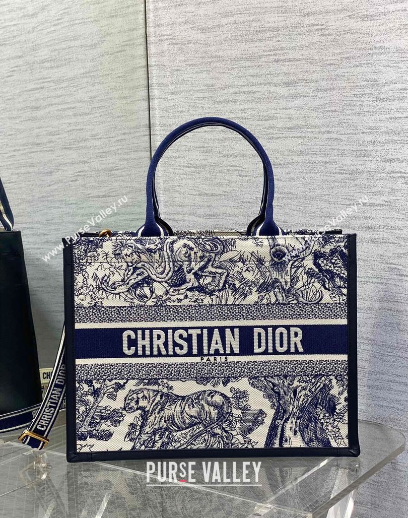 Dior Medium Book Tote bag in Toile de Jouy Reverse Embroidery and Calfskin White/Navy Blue 2024 0715 (XXG-240715096)