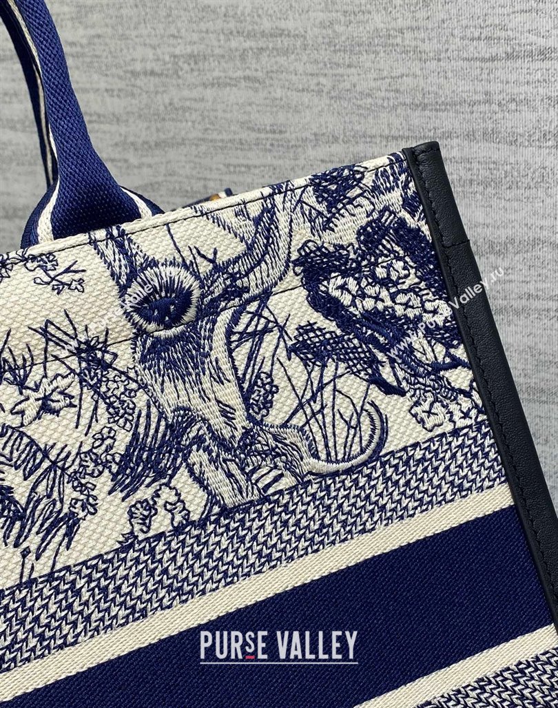 Dior Medium Book Tote bag in Toile de Jouy Reverse Embroidery and Calfskin White/Navy Blue 2024 0715 (XXG-240715096)