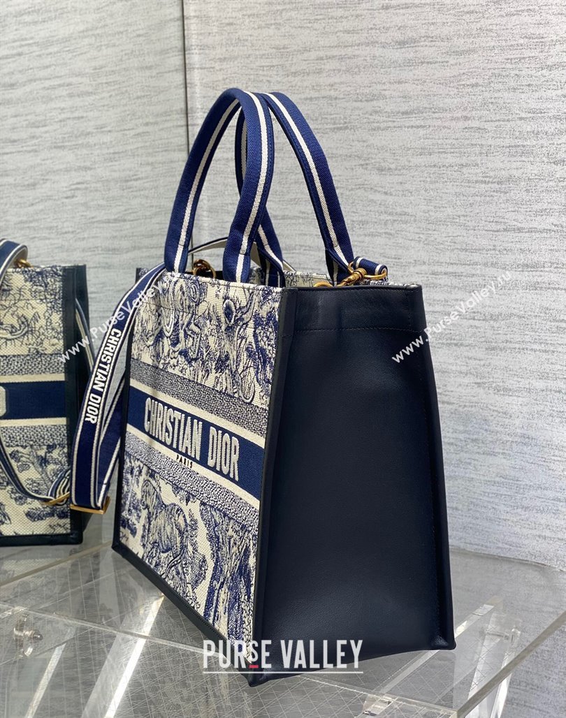 Dior Medium Book Tote bag in Toile de Jouy Reverse Embroidery and Calfskin White/Navy Blue 2024 0715 (XXG-240715096)