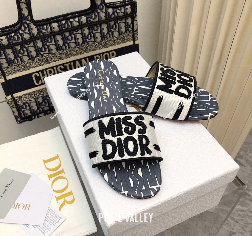 Dior Dway Flat Slides Sandal in Embroidered Cotton and Miss Dior Allover Motif White/Grey 2024 No.187 (MD-240814012)