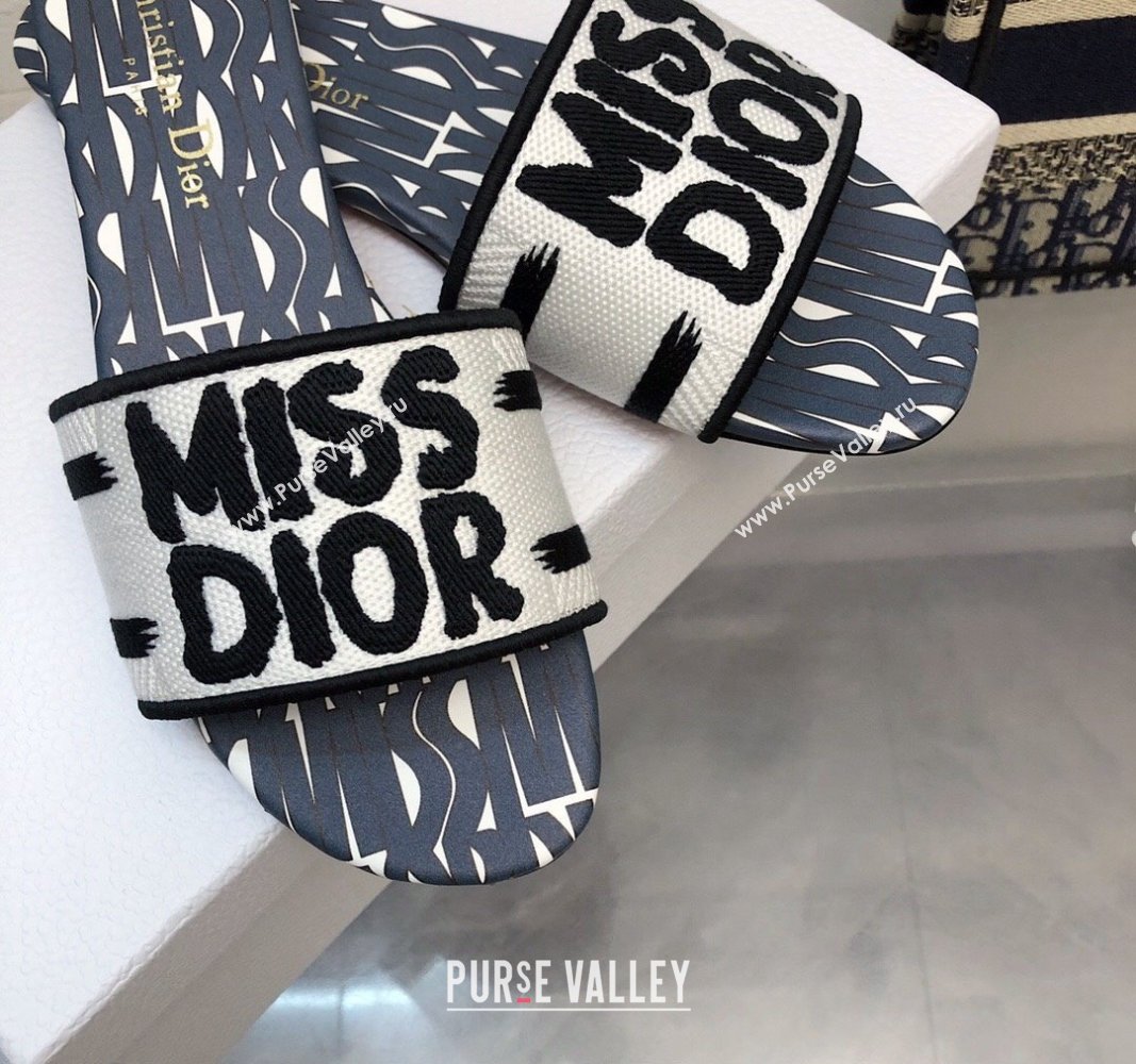 Dior Dway Flat Slides Sandal in Embroidered Cotton and Miss Dior Allover Motif White/Grey 2024 No.187 (MD-240814012)