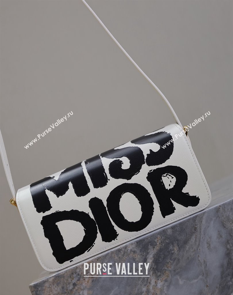 Dior Miss Dior Flap Bag in Miss Dior Graffiti Printed Calfskin White/Black2 2024 DR2610 (XXG-240923091)