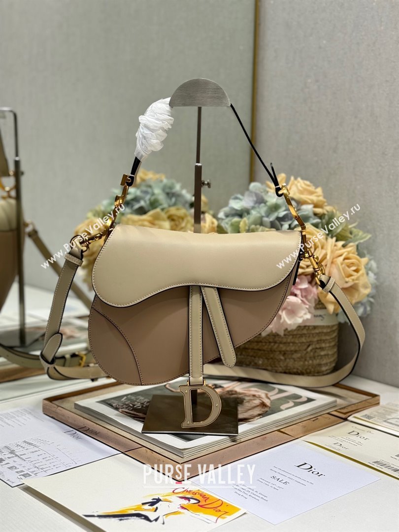 Dior Medium Saddle Bag with Strap in Grained Calfskin Biscuit Beige/Beige 2024 (XXG-241101050)