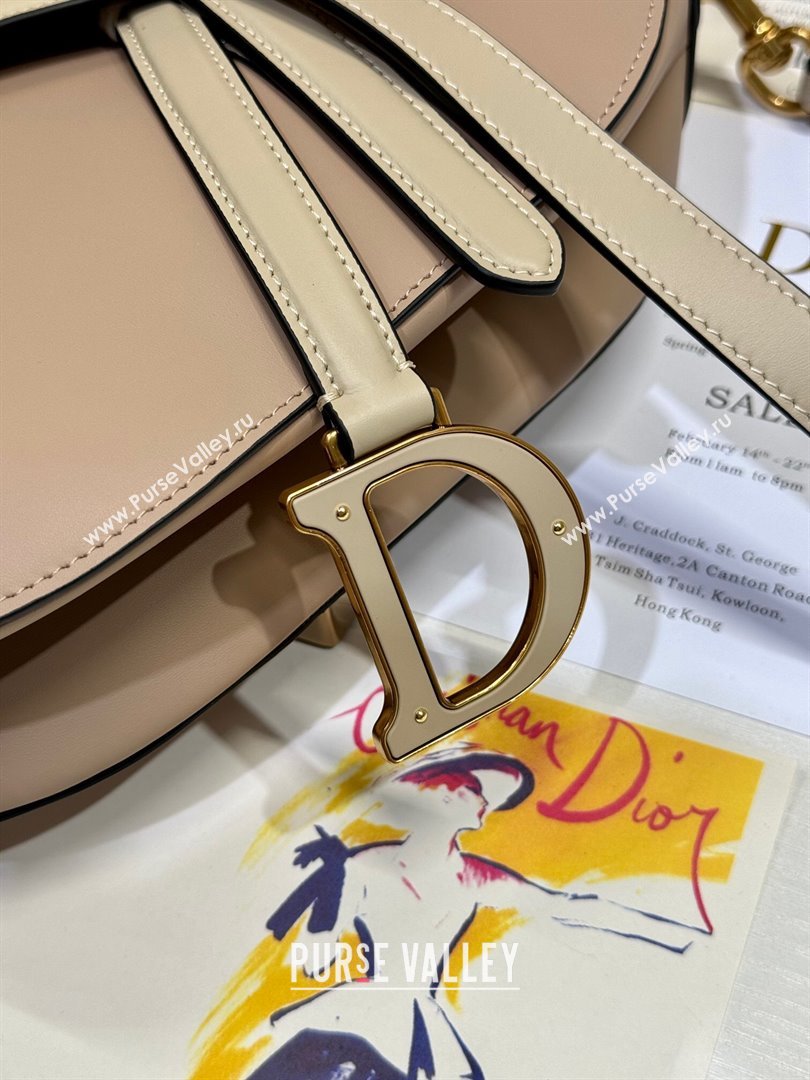 Dior Medium Saddle Bag with Strap in Grained Calfskin Biscuit Beige/Beige 2024 (XXG-241101050)