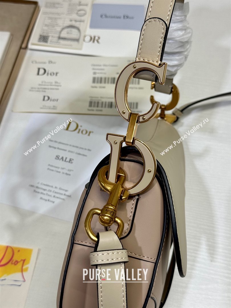 Dior Medium Saddle Bag with Strap in Grained Calfskin Biscuit Beige/Beige 2024 (XXG-241101050)