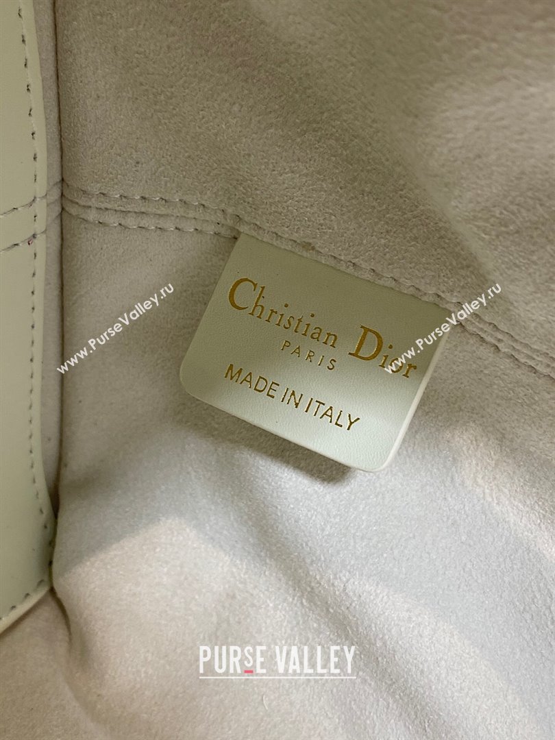 Dior Small Toujours Tote bag in Macrocannage Calfskin White 2024 (XXG-241101107)