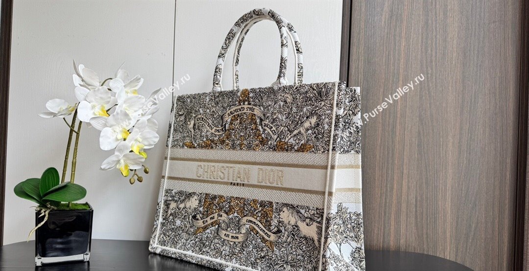 Dior Large Dior Book Tote bag in Latte White Embroidery with Gold-Tone Dior Around the World Motif 2024 (XXG-241212059)