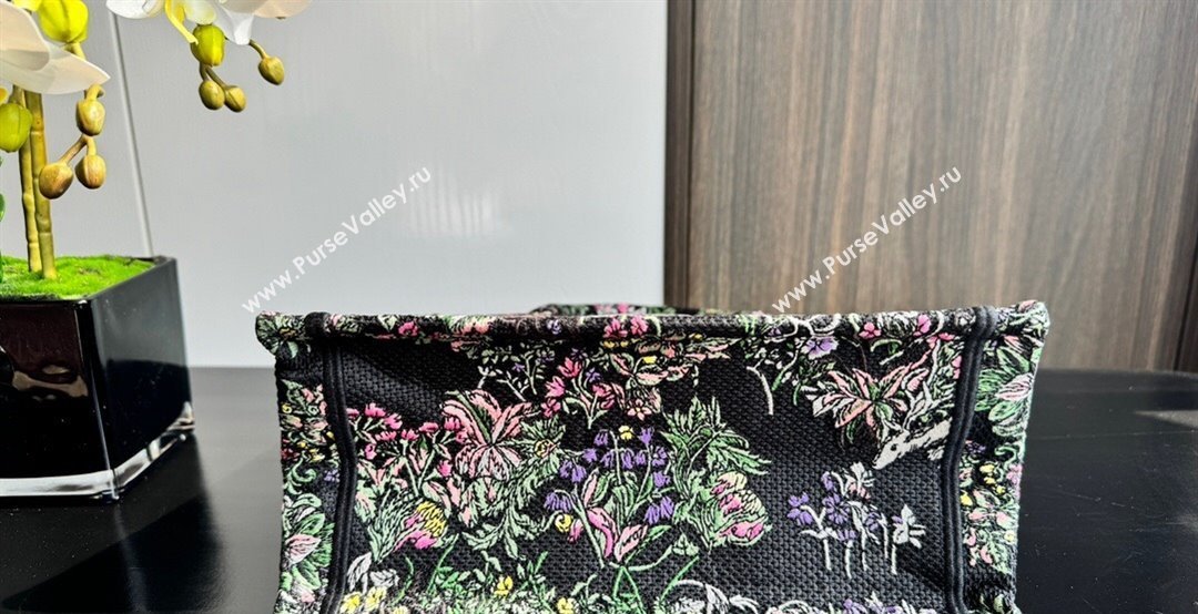 Dior Small Dior Book Tote bag in Black Embroidery with Multicolor Dior Around the World Motif 2024 (XXG-241212057)