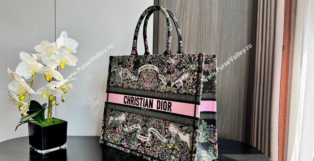 Dior Large Dior Book Tote bag in Black Embroidery with Multicolor Dior Around the World Motif 2024 (XXG-241212056)