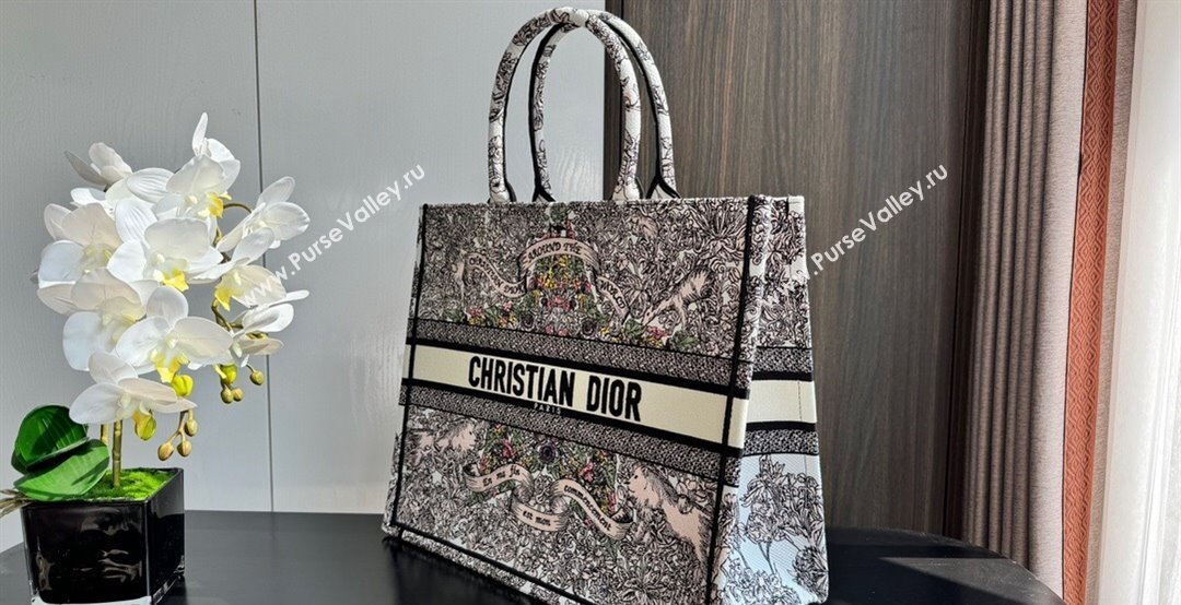 Dior Large Dior Book Tote bag in Latte White Embroidery with Multicolor Dior Around the World Motif 2024 (XXG-241212058)