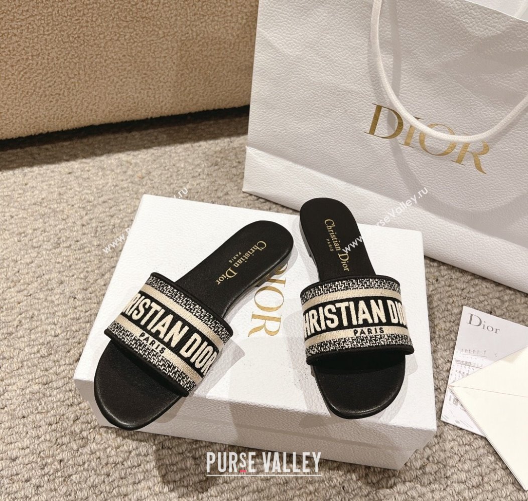 Dior Dway Flat Slides Sandal in Classic Embroidered Cotton Black 2024 1230 (MD-241231024)