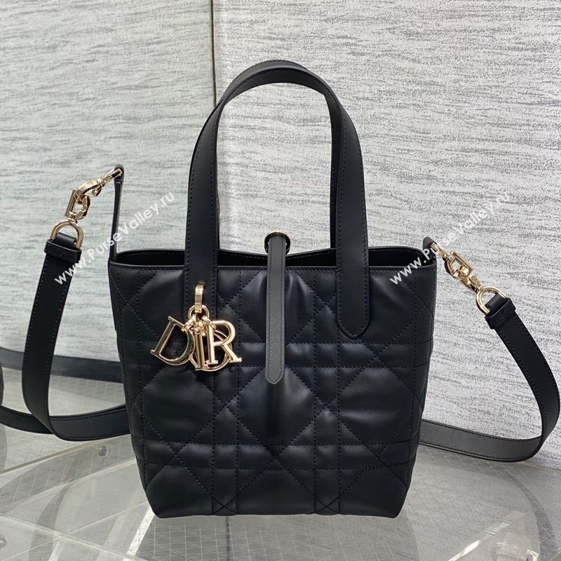 Dior Small Toujours Vertical Tote Bag in Macrocannage Calfskin Black 2025 2835 (XXG-250207073)