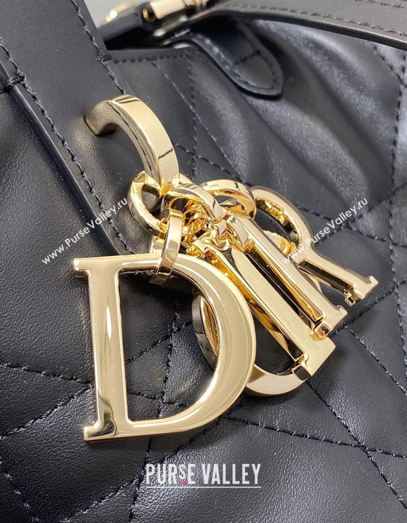 Dior Small Toujours Vertical Tote Bag in Macrocannage Calfskin Black 2025 2835 (XXG-250207073)