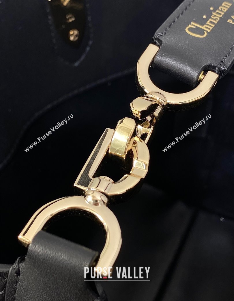 Dior Small Toujours Vertical Tote Bag in Macrocannage Calfskin Black 2025 2835 (XXG-250207073)