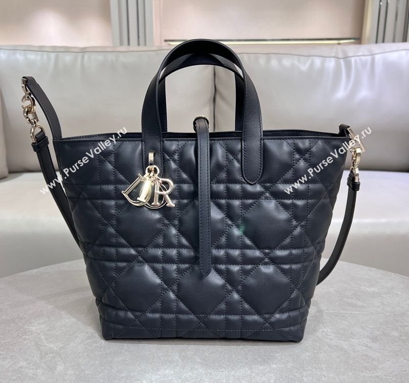 Dior Medium Toujours Vertical Tote Bag in Macrocannage Calfskin Black 2025 2836 (XXG-250207079)