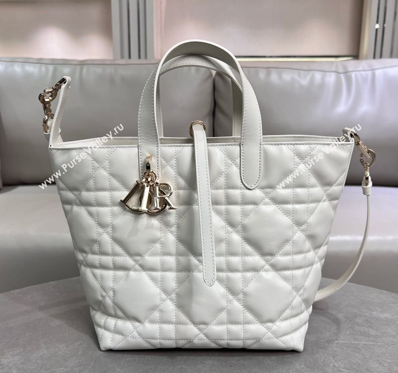 Dior Medium Toujours Vertical Tote Bag in Macrocannage Calfskin White 2025 2836 (XXG-250207080)