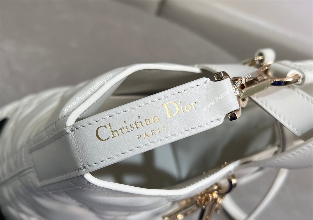 Dior Medium Toujours Vertical Tote Bag in Macrocannage Calfskin White 2025 2836 (XXG-250207080)