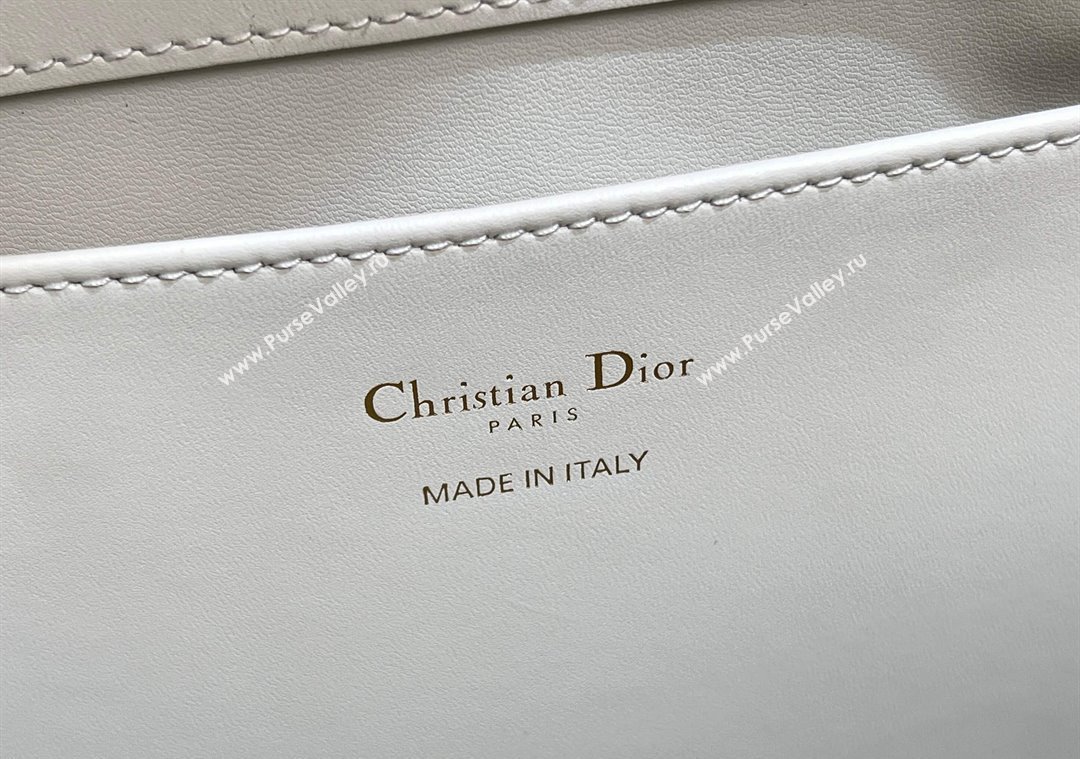 Dior Medium Toujours Vertical Tote Bag in Macrocannage Calfskin White 2025 2836 (XXG-250207080)